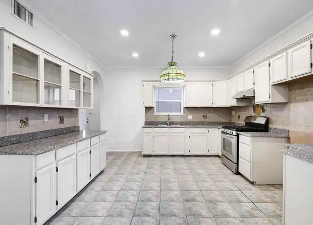 Property at 621 N Palmetto, San Antonio, TX, 78202, 1 bed, 1 bath, [object Object]
