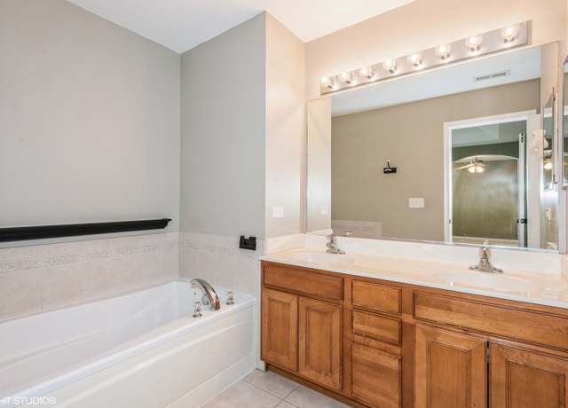 Photo of 2115 Pembridge Dr #2115, Lake in the Hills, IL 60156