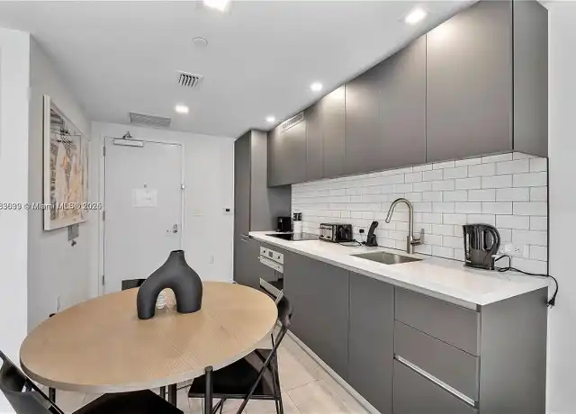 Property at 227 NE 2nd St #2201, Miami, FL, 33132, 1 bed, 1 bath, [object Object]