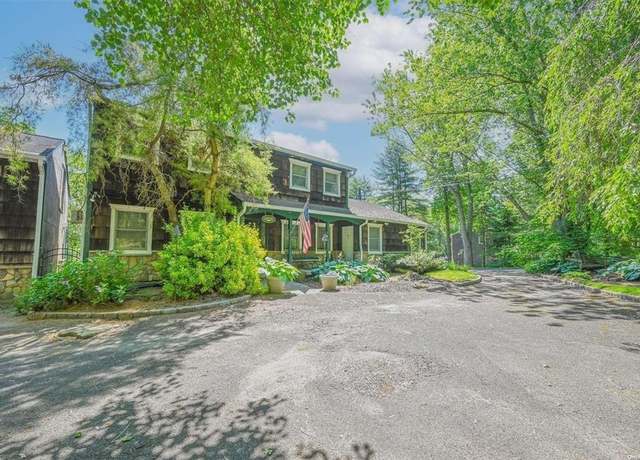 Photo of 9 Lone Hill Pl, Dix Hills, NY 11746