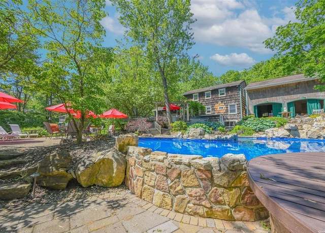 Photo of 9 Lone Hill Pl, Dix Hills, NY 11746