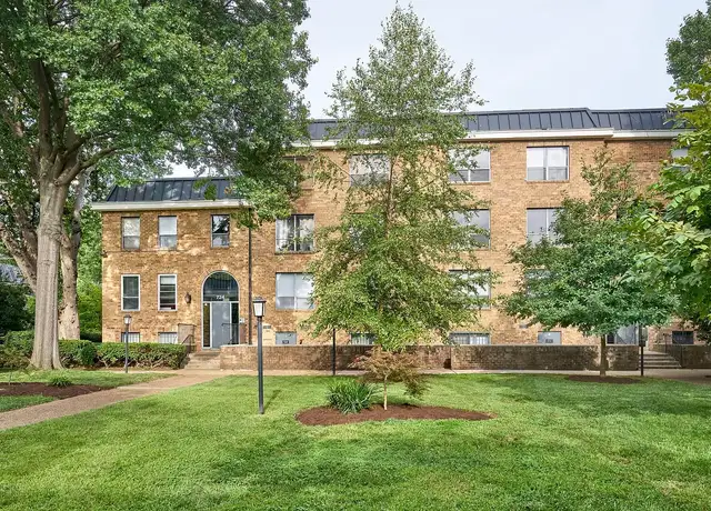 Photo of 907 6th St SW, Washington, DC 20024