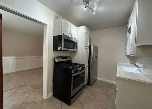 Property at 2323 H St Unit 03B, Sacramento, CA, 95816, 1 bed, 1 bath, [object Object]