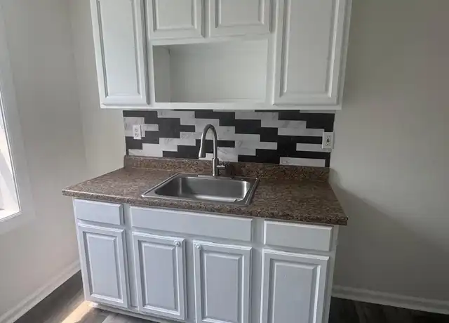 Property at 1071 Pembroke St Unit 3E, Bridgeport, CT, 06608, 2 beds, 1 bath, [object Object]