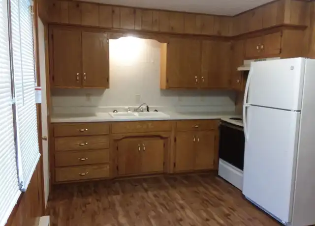Property at 912 S Lillian Ave Unit 916, Bolivar, MO, 65613, 1 bed, 1 bath, [object Object]