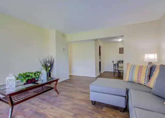 Property at 1595 W Highland Dr, Jackson, MS, 39204, 2 beds, 1 bath, [object Object]