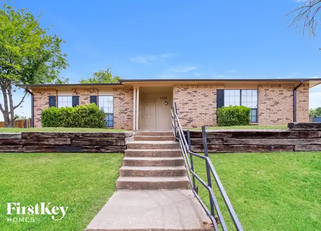 Property at 1300 Royal Oak Dr, Desoto, TX, 75115, 4 beds, 2.5 baths, [object Object]