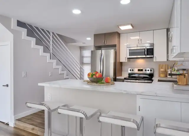 Photo of 2106 Manhattan Beach Blvd, Redondo Beach, CA 90278