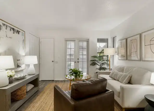 Property at Hampton Woods - 3001 Oak Tree Ave, Norman, OK, 73072, 1-2 bed, 1-2 bath, [object Object]