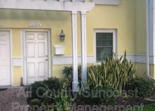Property at 5066 Coquina Key Dr SE, Saint Petersburg, FL, 33705, 2 beds, 1.5 baths, [object Object]