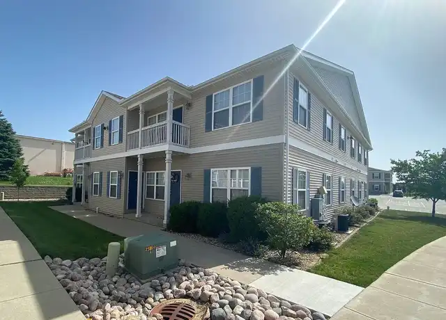 Property at Revolutionary Square - 20 Revolutionary Sq, Bloomington, IL, 61704, 2-3 beds, 2 baths, [object Object]