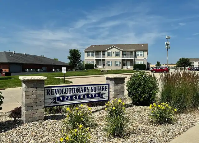Property at Revolutionary Square - 20 Revolutionary Sq, Bloomington, IL, 61704, 2-3 beds, 2 baths, [object Object]