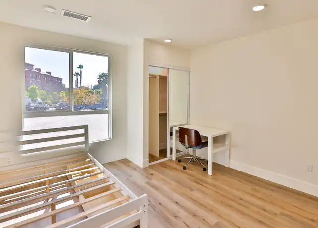 Property at 1118 W 37th Dr, Los Angeles, CA, 90007, 1 bed, 1 bath, [object Object]