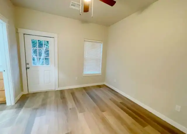Property at 609 Worth Ave, Durant, OK, 74701, 1 bed, 1 bath, [object Object]