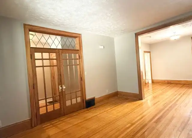 Property at 558 S 26th Ave, Omaha, NE, 68105, 2 beds, 1 bath, [object Object]