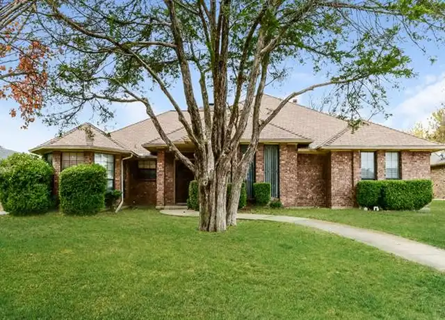 Property at 117 S Beltwoods Dr, Desoto, TX, 75115, 4 beds, 2 baths, [object Object]