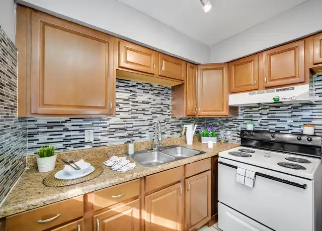 Property at 11716 N 58th St Unit 01 16J, Tampa, FL, 33617, 1 bed, 1 bath, [object Object]