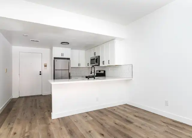 Property at 621 N Bronson Ave Unit 106, Los Angeles, CA, 90004, 2 beds, 2 baths, [object Object]