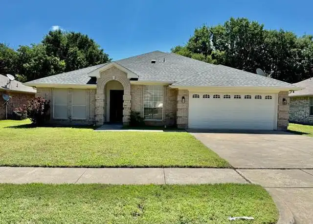 Property at 133 Roberts Dr, Saginaw, TX, 76179, 4 beds, 2 baths, [object Object]