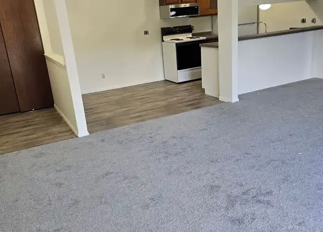 Property at 1393 Meadowcreek Dr Unit 06, Pewaukee, WI, 53072, 2 beds, 1 bath, [object Object]