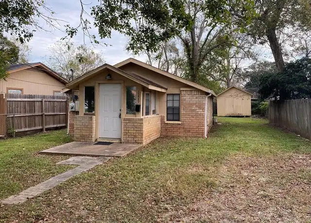 Property at 1229 E Kyle Rd, Clute, TX, 77531, 2 beds, 1 bath, [object Object]