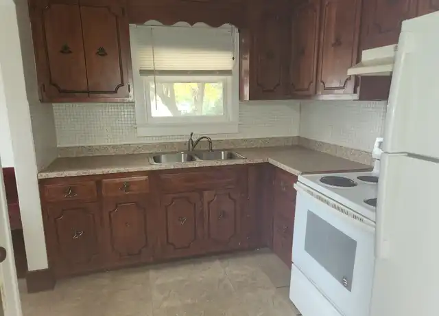 Property at 2055 E Prairie St, Decatur, IL, 62521, 2 beds, 1 bath, [object Object]