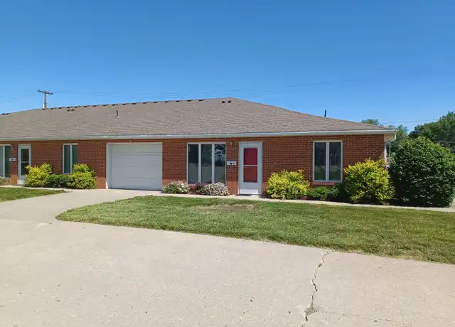 Property at 300 W Pearl St Unit 1, Savannah, MO, 64485, 2 beds, 1 bath, [object Object]