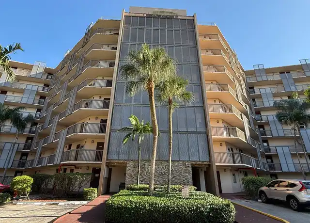 Property at 3301 N Country Club Dr #106, Miami, FL, 33180, 1 bed, 1 bath, [object Object]