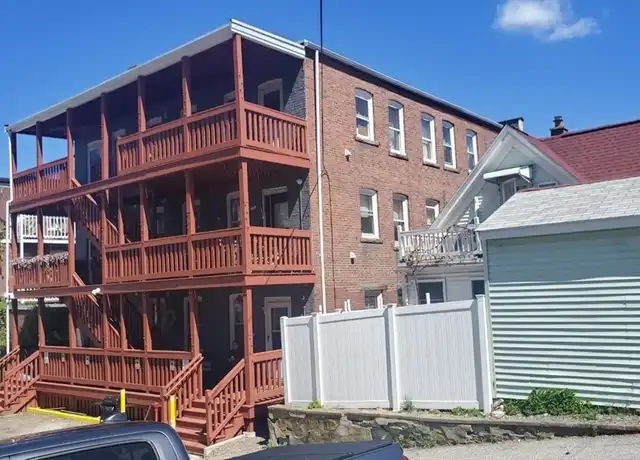 Property at 48 Pond St Unit 3, Beverly, MA, 01915, 2 beds, 1 bath, [object Object]
