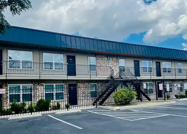 Property at Parque De Oro Apartments - 140 Babcock Rd, San Antonio, TX, 78201, 1 bed, 1 bath, [object Object]