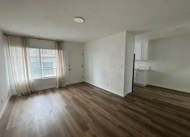 Property at 12726 Matteson Ave Unit 06, Los Angeles, CA, 90066, 1 bed, 1 bath, [object Object]