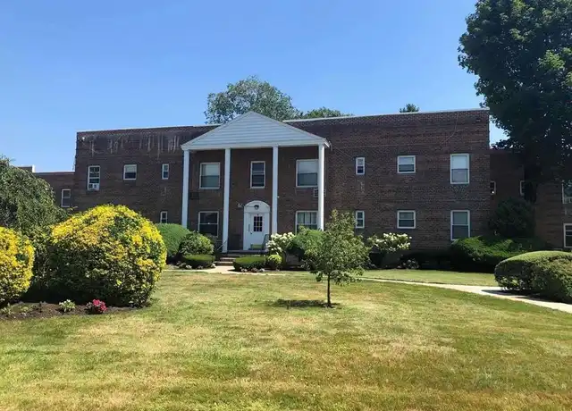 Property at 285 Central Ave Unit B4, Lynbrook, NY, 11563, 1 bed, 1 bath, [object Object]