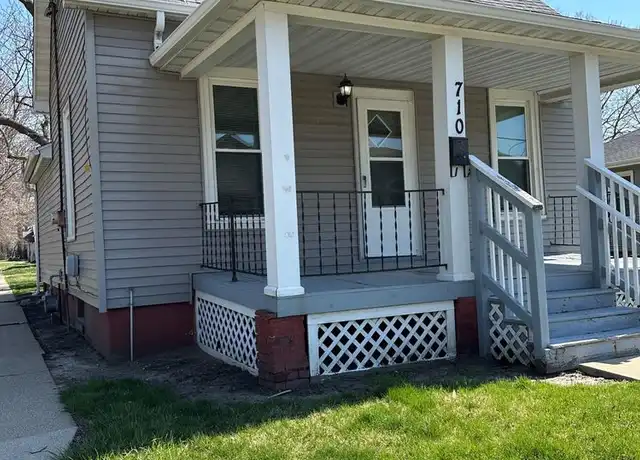 Property at 710 N Lincoln Ave, Urbana, IL, 61801, 2 beds, 1 bath, [object Object]