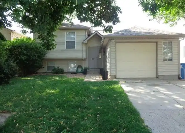 Property at 19034 E Carmel Cir, Aurora, CO, 80011, 3 beds, 2 baths, [object Object]