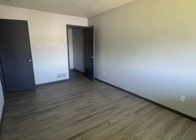 Property at 7106 Hillandale Rd Unit 11, Davenport, IA, 52806, 2 beds, 1 bath, [object Object]
