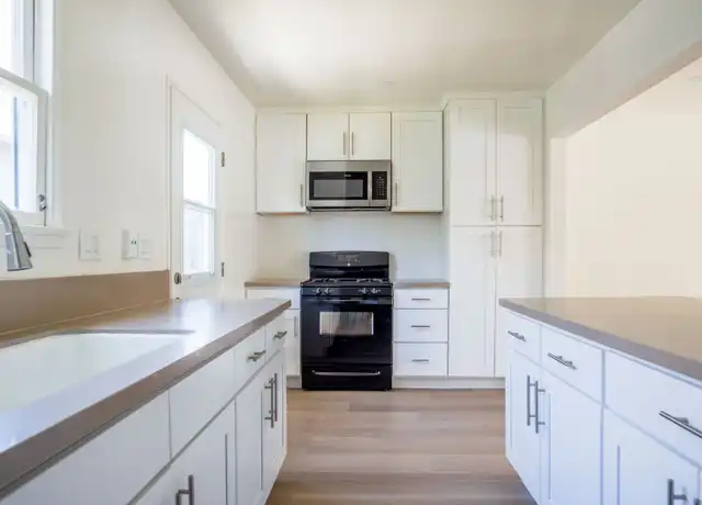 Property at 13453 Burbank Blvd, Van Nuys, CA, 91401, 1 bed, 1 bath, [object Object]