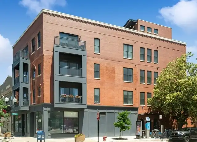 Property at 1924 W Byron St Unit 302, Chicago, IL, 60613, 2 beds, 2 baths, [object Object]