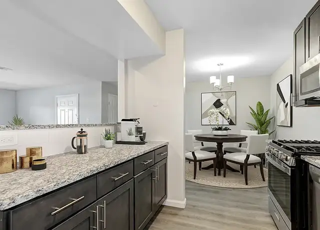 Photo of 1 Sunrise Dr, Edison, NJ 08817