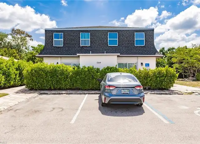 Property at 1175 Veronica S Shoemaker Blvd, Fort Myers, FL, 33916, 2 beds, 1.5 baths, [object Object]