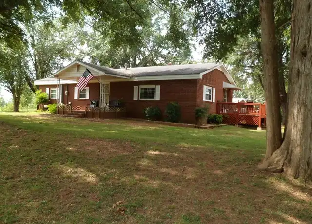 Property at 655 James Carver Rd, Seneca, SC, 29678, 3 beds, 1 bath, [object Object]