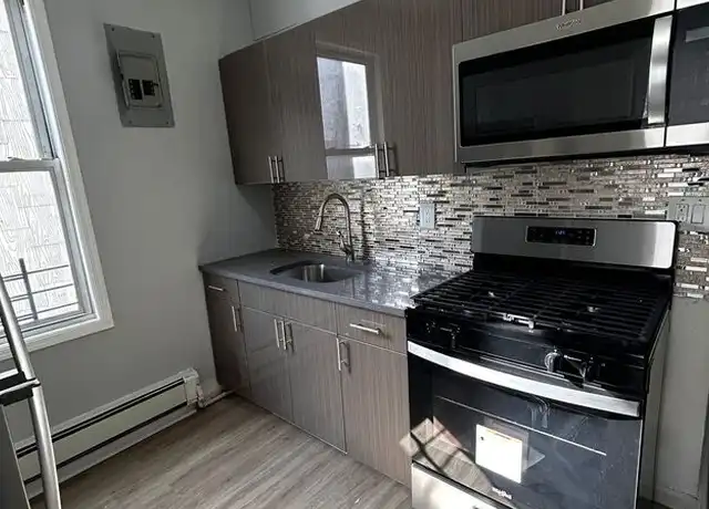 Property at 32 Van Cortlandt Park Ave, Yonkers, NY, 10705, 4 beds, 1 bath, [object Object]
