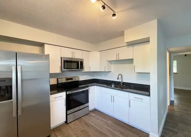 Property at 1060 Indian Beach Dr Unit 16, Sarasota, FL, 34234, 2 beds, 1 bath, [object Object]