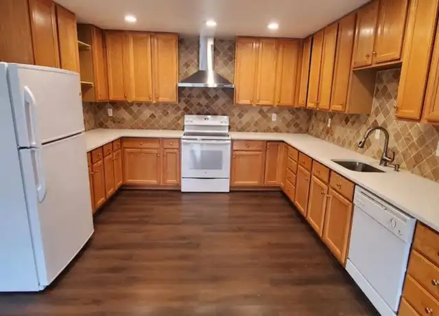 Property at 7921 Windsor Knoll Ln, Gaithersburg, MD, 20882, 1 bed, 1.5 baths, [object Object]