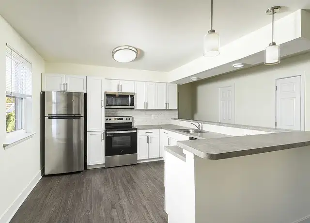 Photo of 10 Lexington Dr, Phoenixville, PA 19460