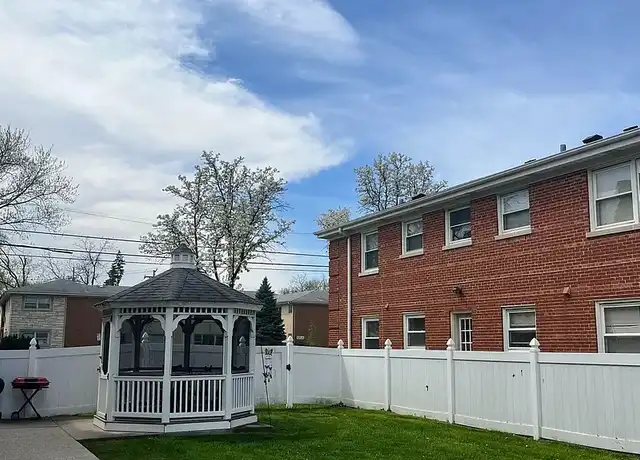 Property at 1700-1704 Touhy Ave - 1700 W Touhy Ave, Park Ridge, IL, 60068, 2 beds, 2 baths, [object Object]