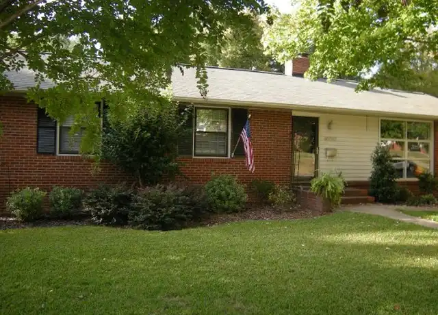 Property at 4550 Bradbury Dr, Charlotte, NC, 28209, 3 beds, 2 baths, [object Object]