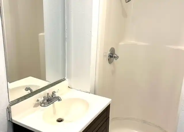 Property at 730 4th Ave N Unit 2D, St. Petersburg, FL, 33701, 1 bed, 1 bath, [object Object]