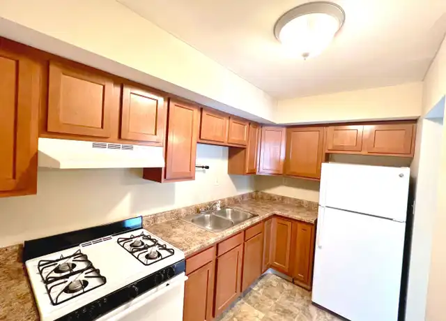Property at 1312 W 8th St Unit 1332 F, Anderson, IN, 46016, 2 beds, 1 bath, [object Object]