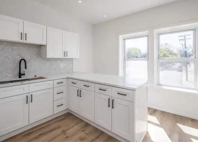 Property at 3250 Lorain Ave Unit Upper, Cleveland, OH, 44113, 2 beds, 2.5 baths, [object Object]