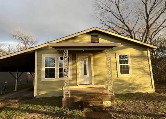 Property at 735 W 9th Ave, Corsicana, TX, 75110, 2 beds, 1 bath, [object Object]